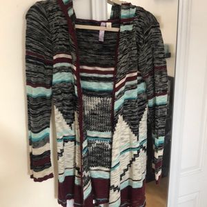 Burgundy / black / cream / blue